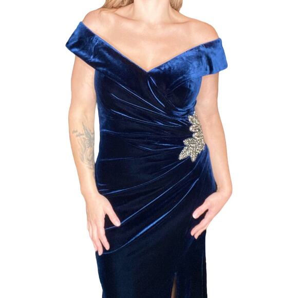 Alex Evenings Blue Velvet Off Shoulder Formal Dress size 10 12 - Picture 5 of 9